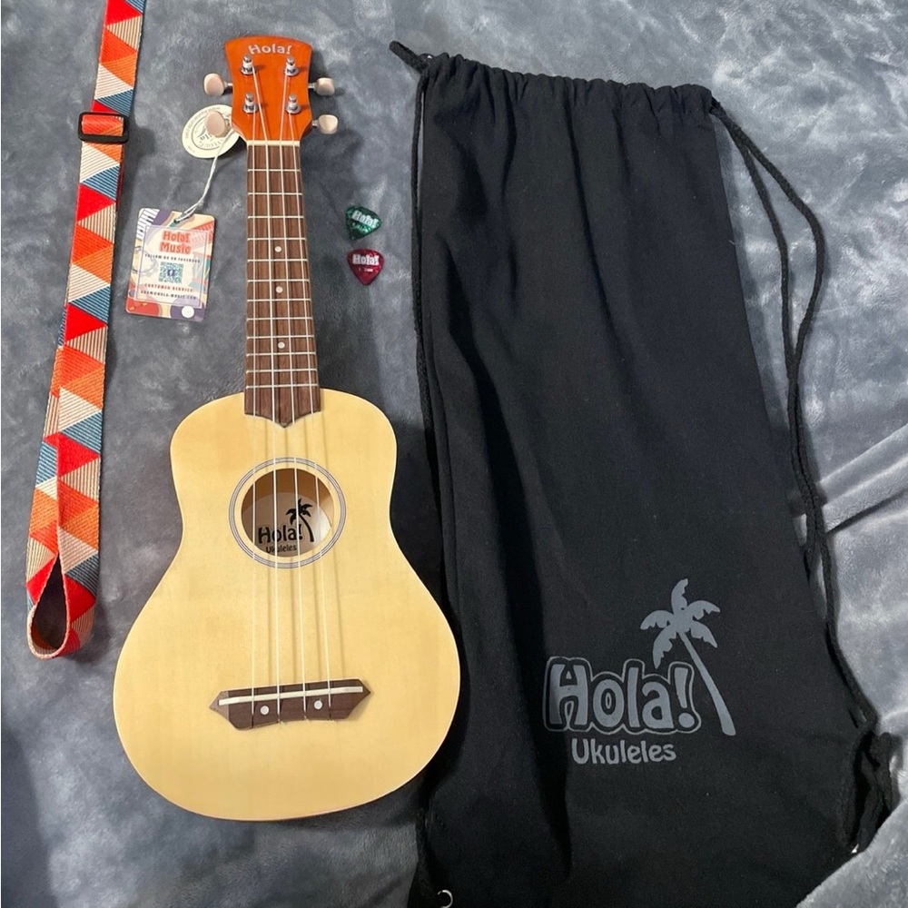 Hola! Ukuleles Natural Wood with Geometric Strap